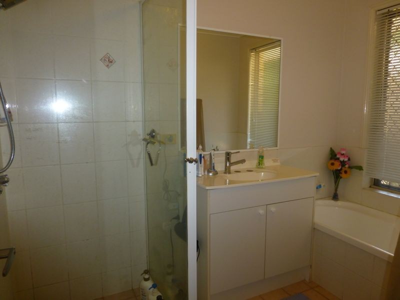 8 Palmer Crescent, Wacol QLD 4076