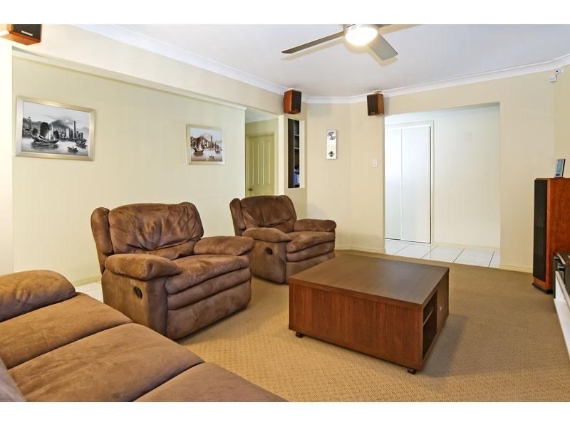 13 Girraween Crescent, Parkinson QLD 4115