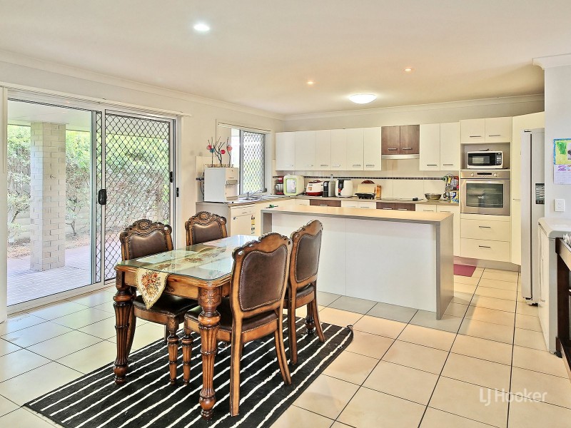 8 Mimosa Street, Parkinson QLD 4115