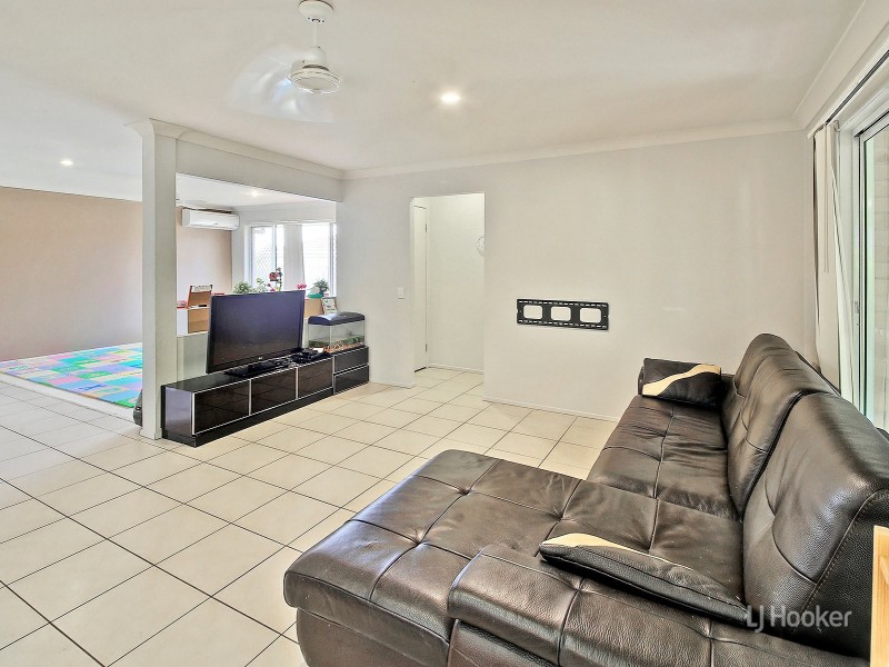 8 Mimosa Street, Parkinson QLD 4115