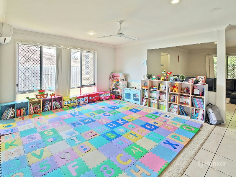 8 Mimosa Street, Parkinson QLD 4115