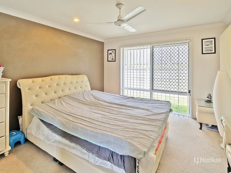 8 Mimosa Street, Parkinson QLD 4115