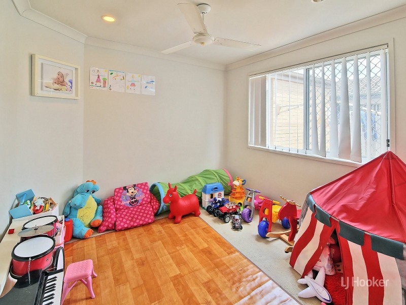 8 Mimosa Street, Parkinson QLD 4115