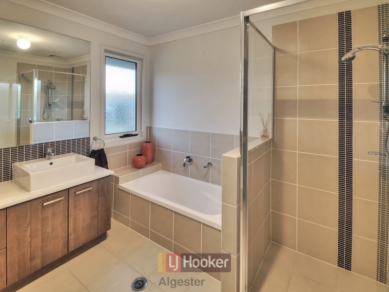 18 Kakadu Street, Parkinson QLD 4115