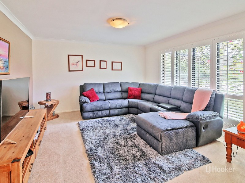 48 Pinedale Crescent, Parkinson QLD 4115