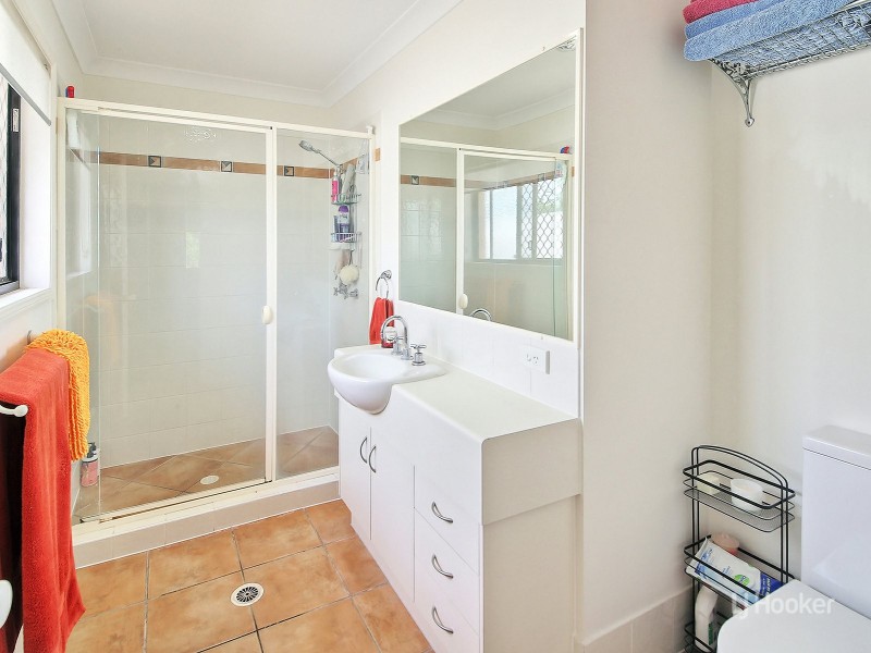 48 Pinedale Crescent, Parkinson QLD 4115