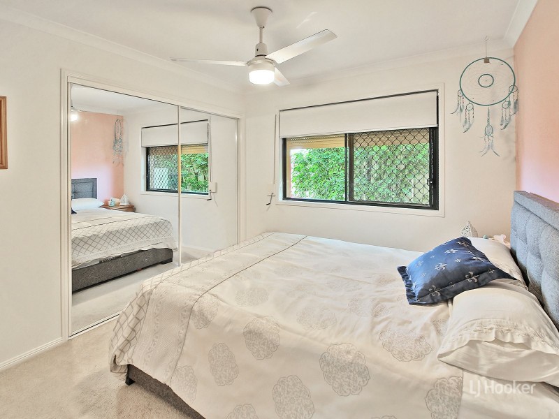 48 Pinedale Crescent, Parkinson QLD 4115