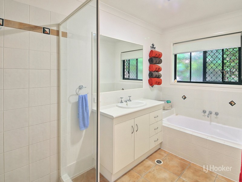 48 Pinedale Crescent, Parkinson QLD 4115