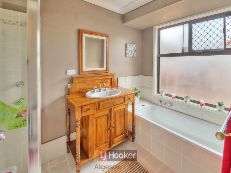 8 Ramblingwood Court, Algester QLD 4115