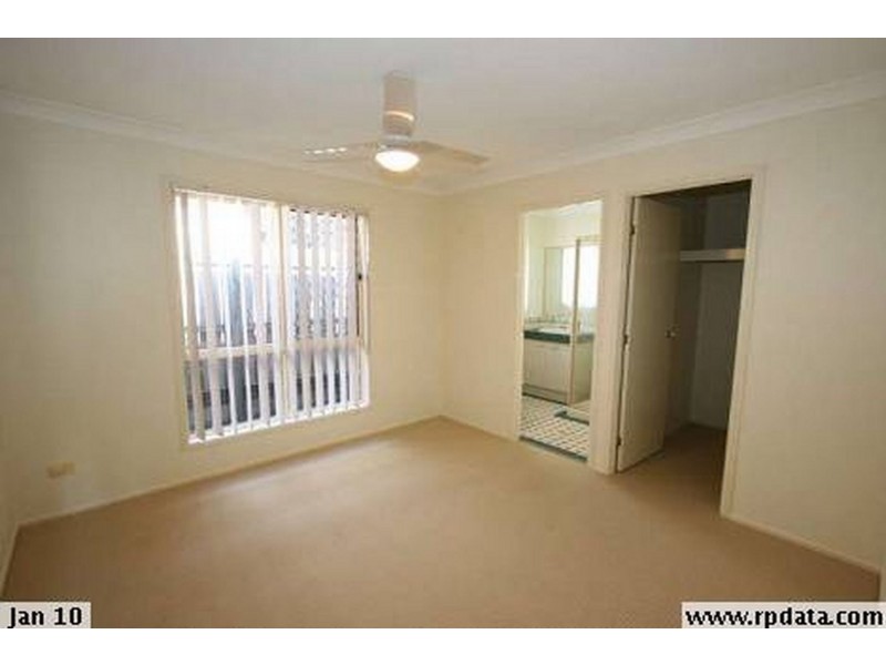 12 Honeysuckle Place, Forest Lake QLD 4078