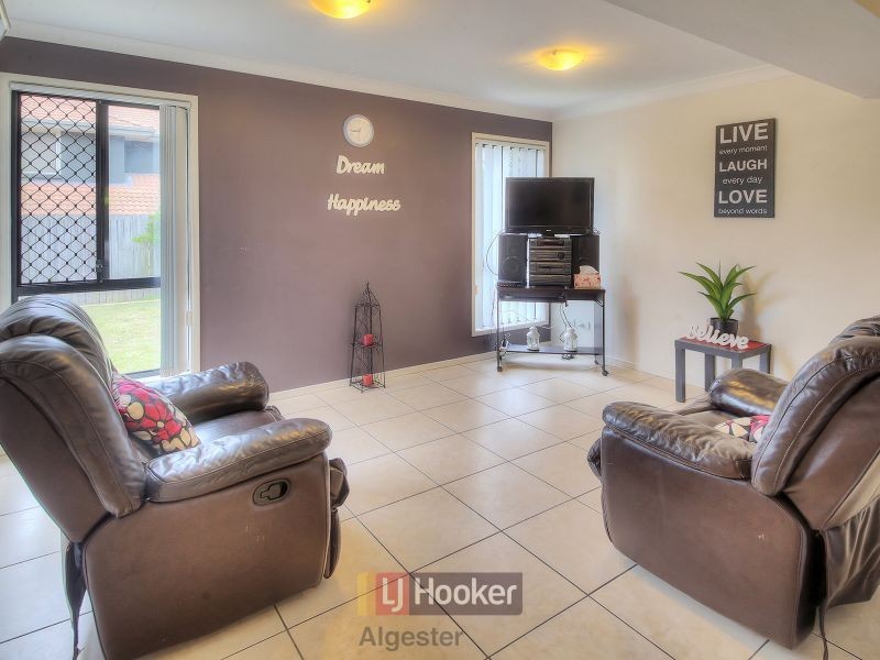 30 Earnshaw Street, Calamvale QLD 4116