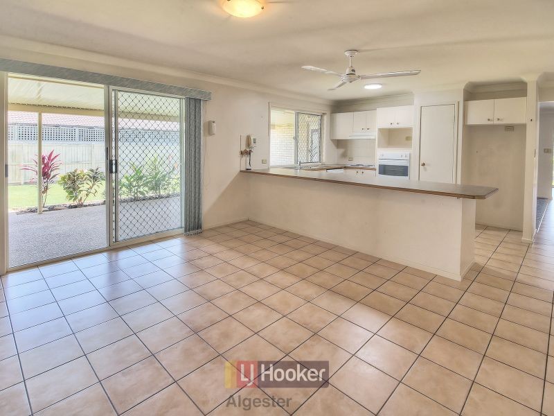121 Glenfield Street, Parkinson QLD 4115