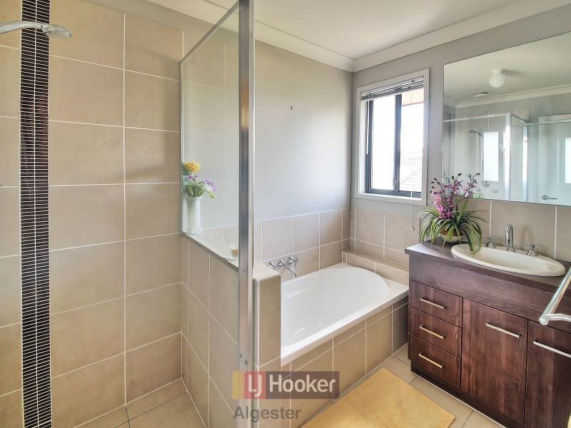 54 Mapelton Circuit, Parkinson QLD 4115