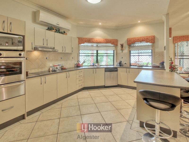111 Daintree Drive, Parkinson QLD 4115
