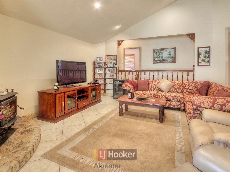 111 Daintree Drive, Parkinson QLD 4115