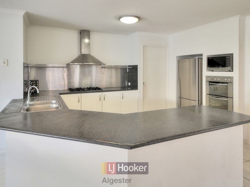 11 Cocoparra Crescent, Parkinson QLD 4115