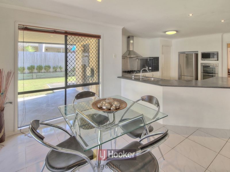 11 Cocoparra Crescent, Parkinson QLD 4115