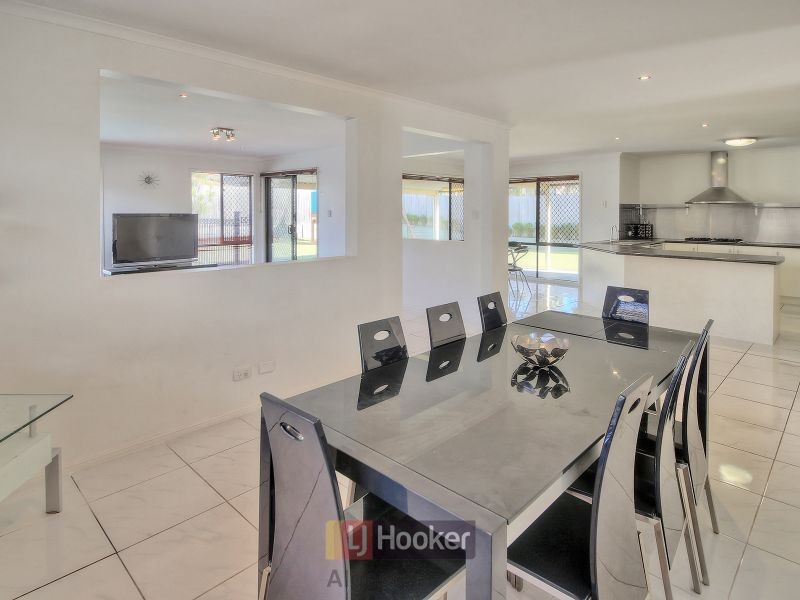 11 Cocoparra Crescent, Parkinson QLD 4115