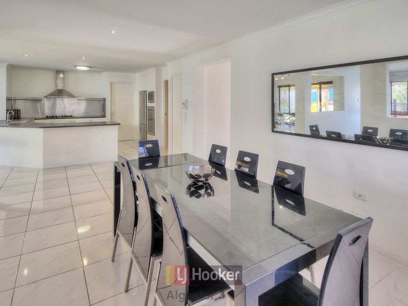 11 Cocoparra Crescent, Parkinson QLD 4115