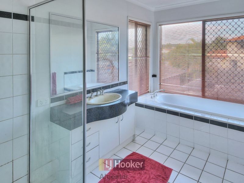 11 Cocoparra Crescent, Parkinson QLD 4115