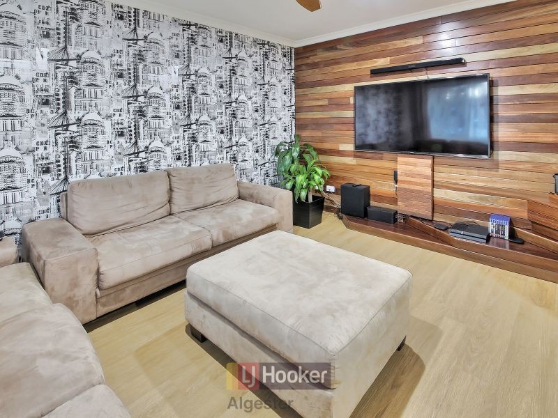 8 Innes Close, Parkinson QLD 4115