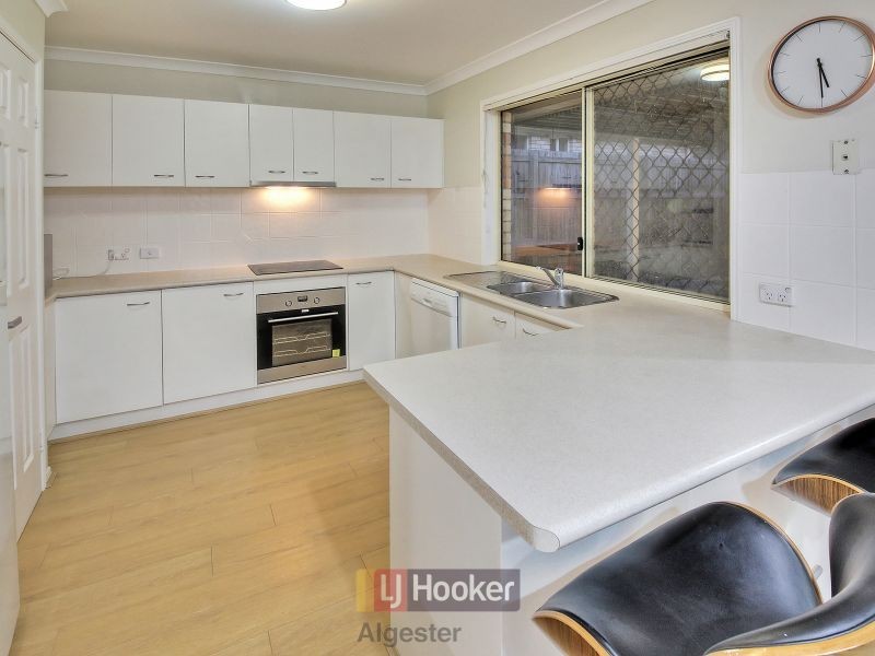 8 Innes Close, Parkinson QLD 4115