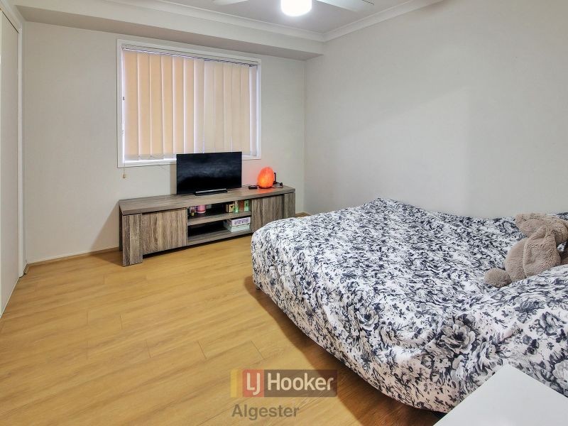 8 Innes Close, Parkinson QLD 4115