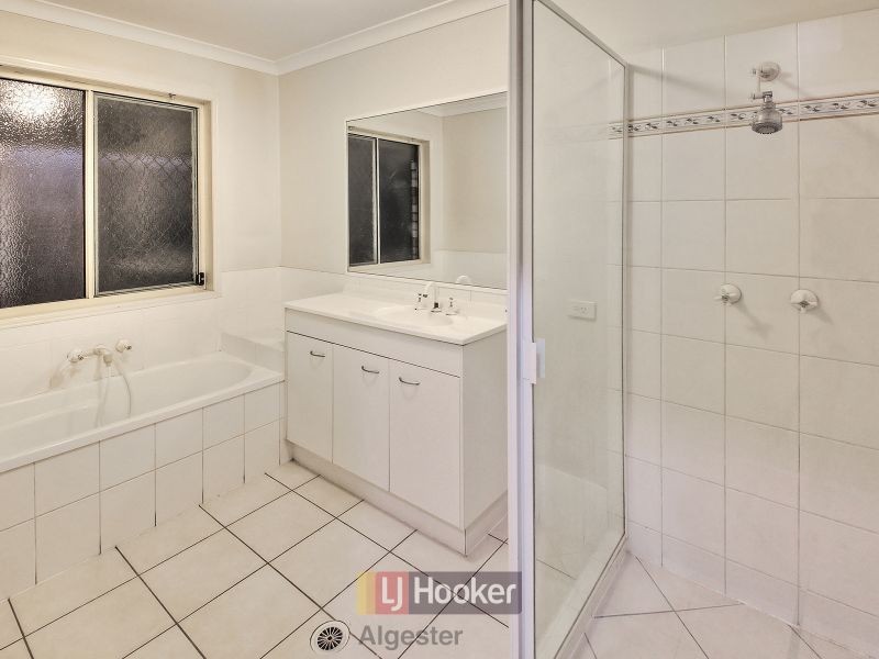 8 Innes Close, Parkinson QLD 4115