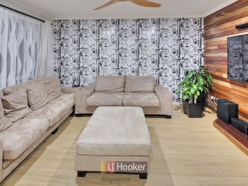 8 Innes Close, Parkinson QLD 4115