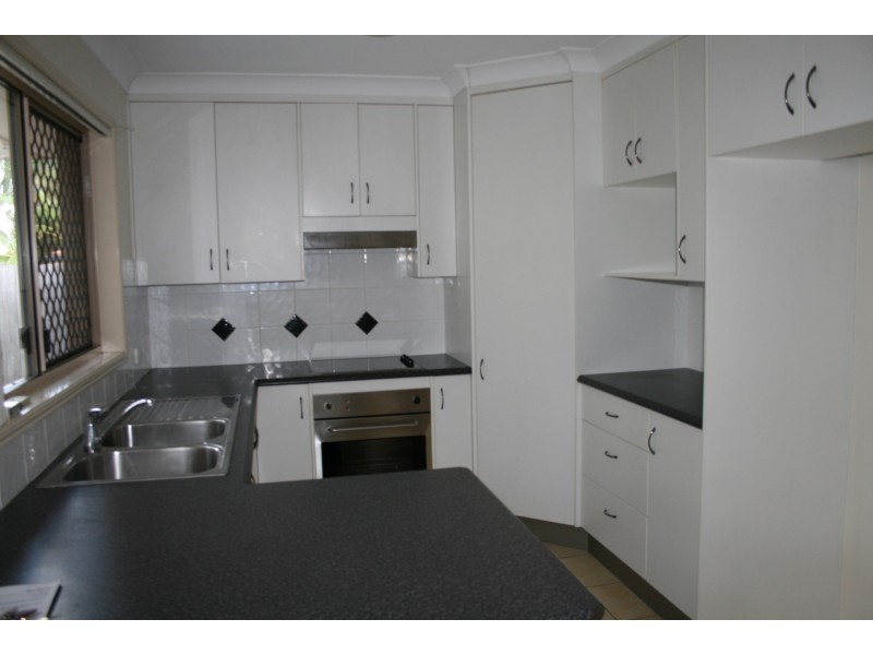 4 Janarde Place, Parkinson QLD 4115