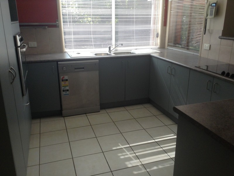 72 Balgownie Crescent, Parkinson QLD 4115