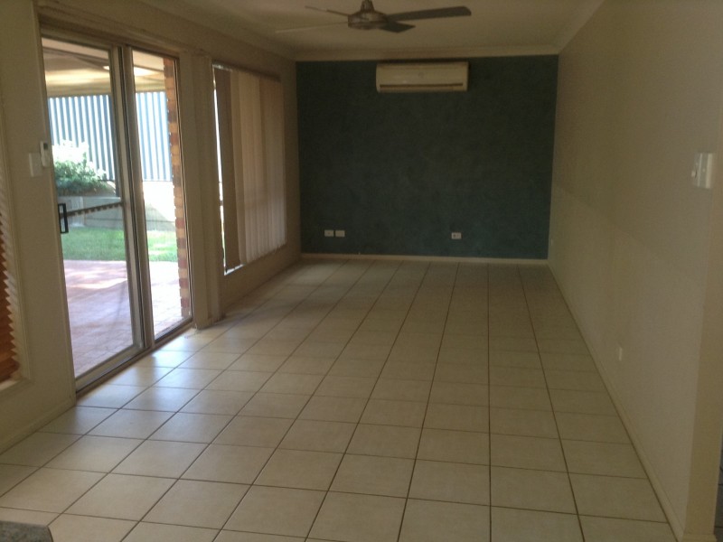 72 Balgownie Crescent, Parkinson QLD 4115