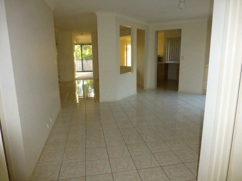 11 Pinedale Crescent, Parkinson QLD 4115