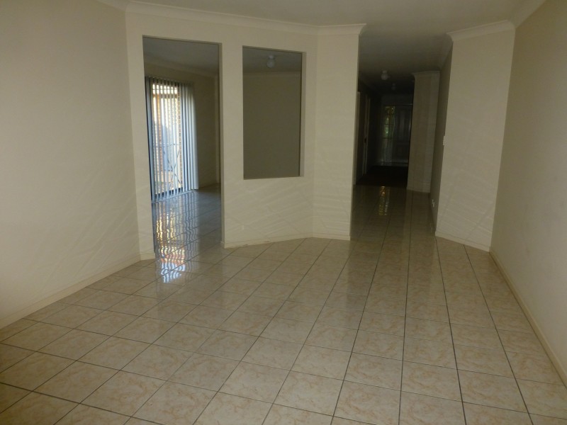 11 Pinedale Crescent, Parkinson QLD 4115