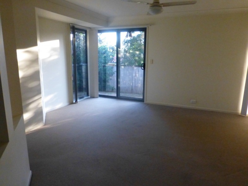 11 Pinedale Crescent, Parkinson QLD 4115