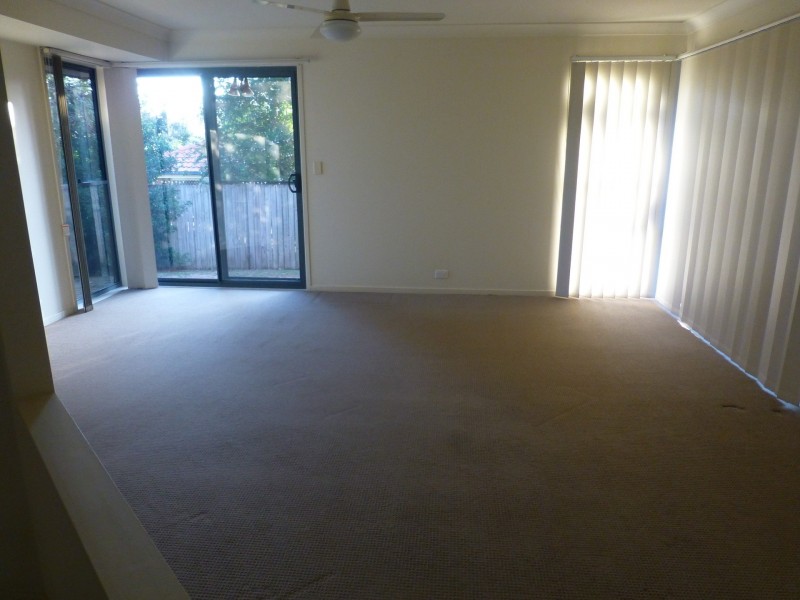 11 Pinedale Crescent, Parkinson QLD 4115