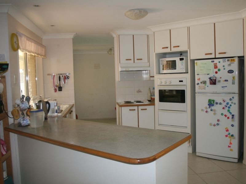 5 Avondale Cres, Parkinson QLD 4115