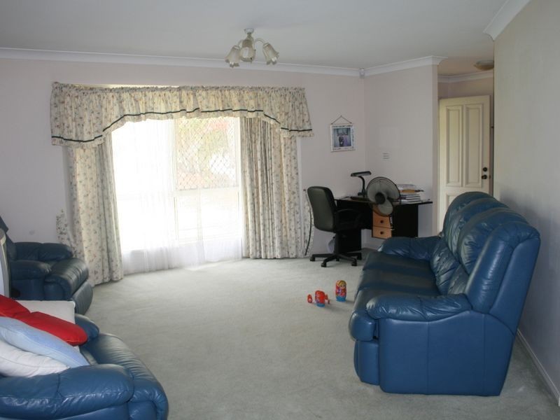 5 Avondale Cres, Parkinson QLD 4115