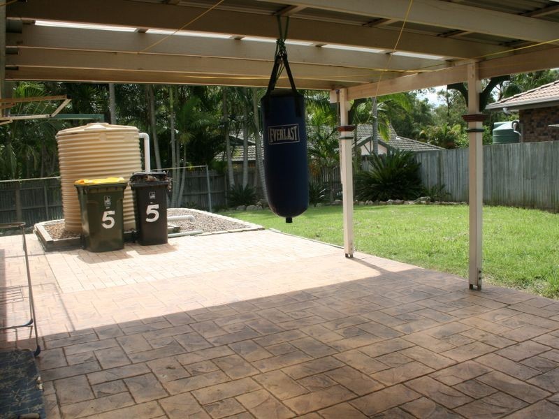 5 Avondale Cres, Parkinson QLD 4115