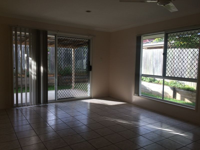 31 Regal Drive, Regents Park QLD 4118