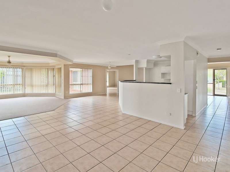 8 Albert Place, Parkinson QLD 4115