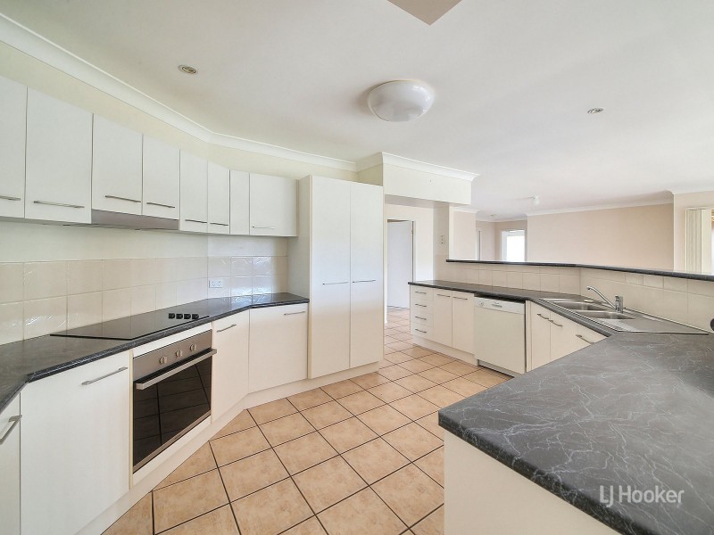8 Albert Place, Parkinson QLD 4115