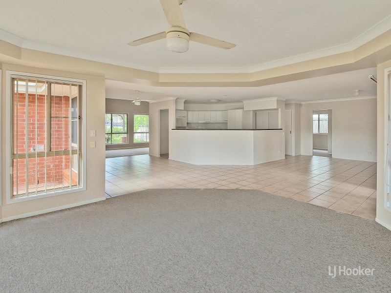 8 Albert Place, Parkinson QLD 4115