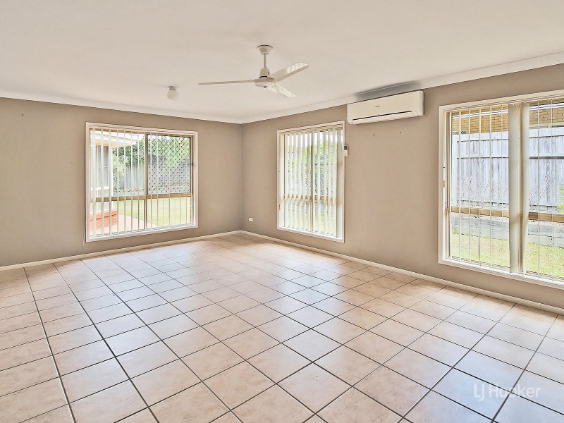 8 Albert Place, Parkinson QLD 4115