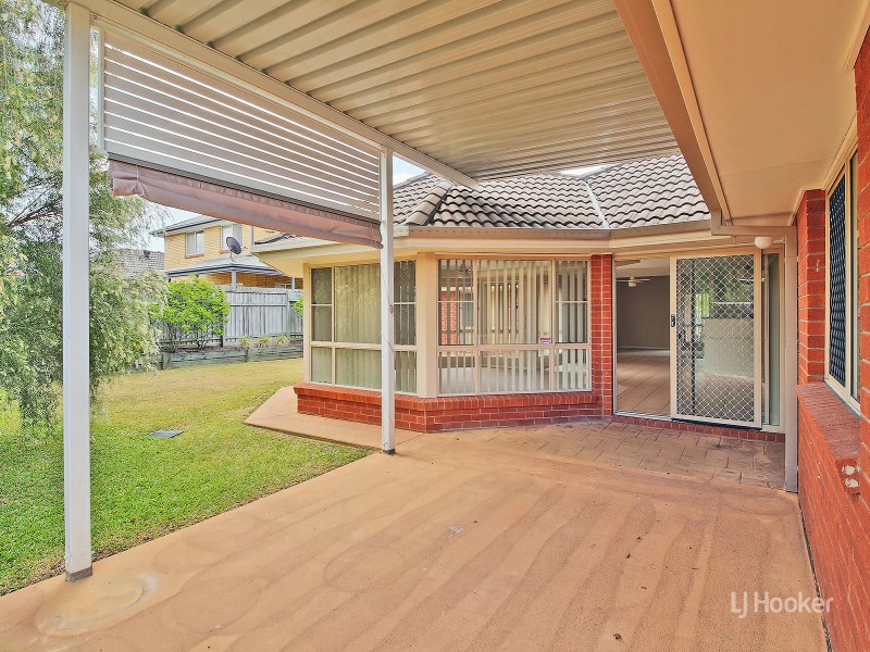 8 Albert Place, Parkinson QLD 4115