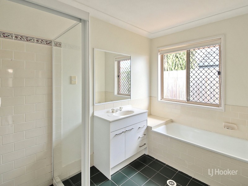 8 Albert Place, Parkinson QLD 4115