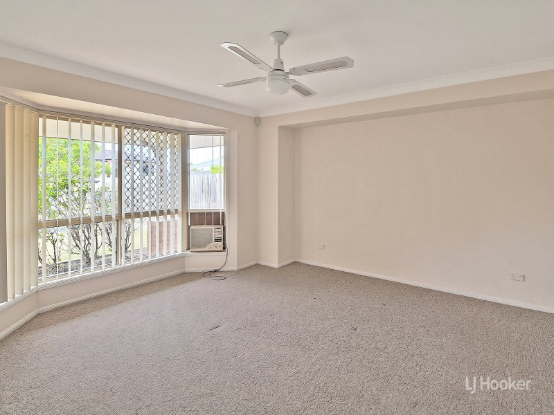 8 Albert Place, Parkinson QLD 4115