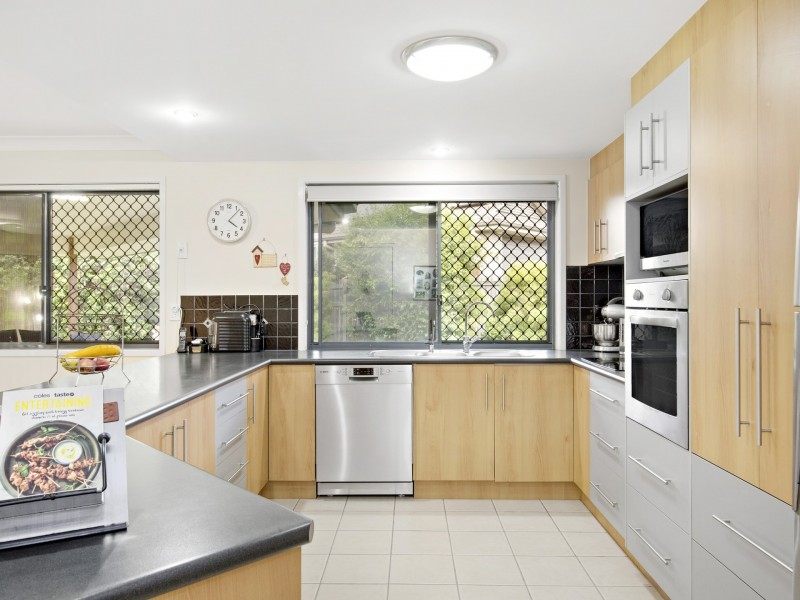 16 Lomond Place, Parkinson QLD 4115
