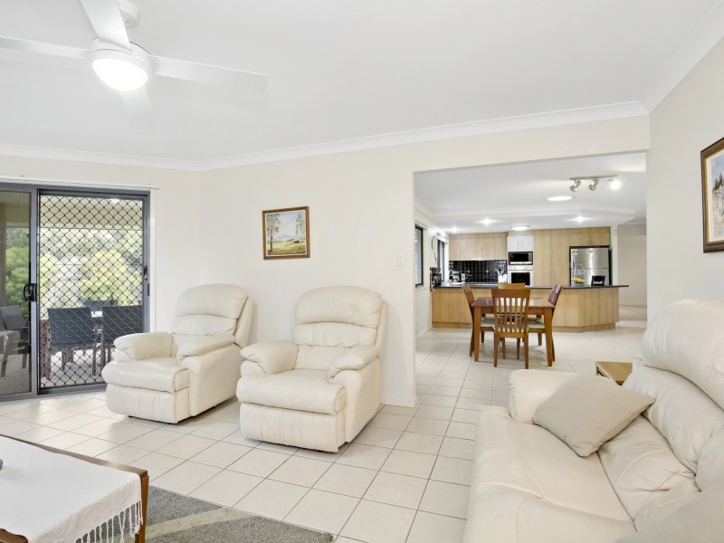 16 Lomond Place, Parkinson QLD 4115
