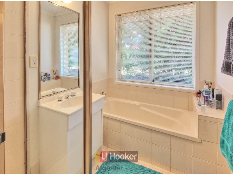 28 Thistle Street, Regents Park QLD 4118